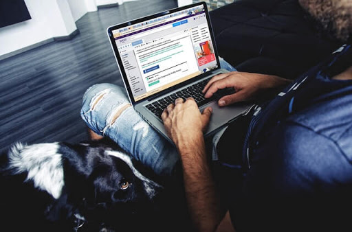 5-ways-drive-traffic-3 Research on laptop